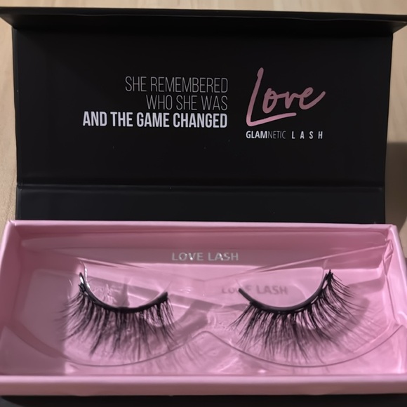 Glamnetic Lashes - Livin’ Lash and Love Lash - Picture 2 of 5